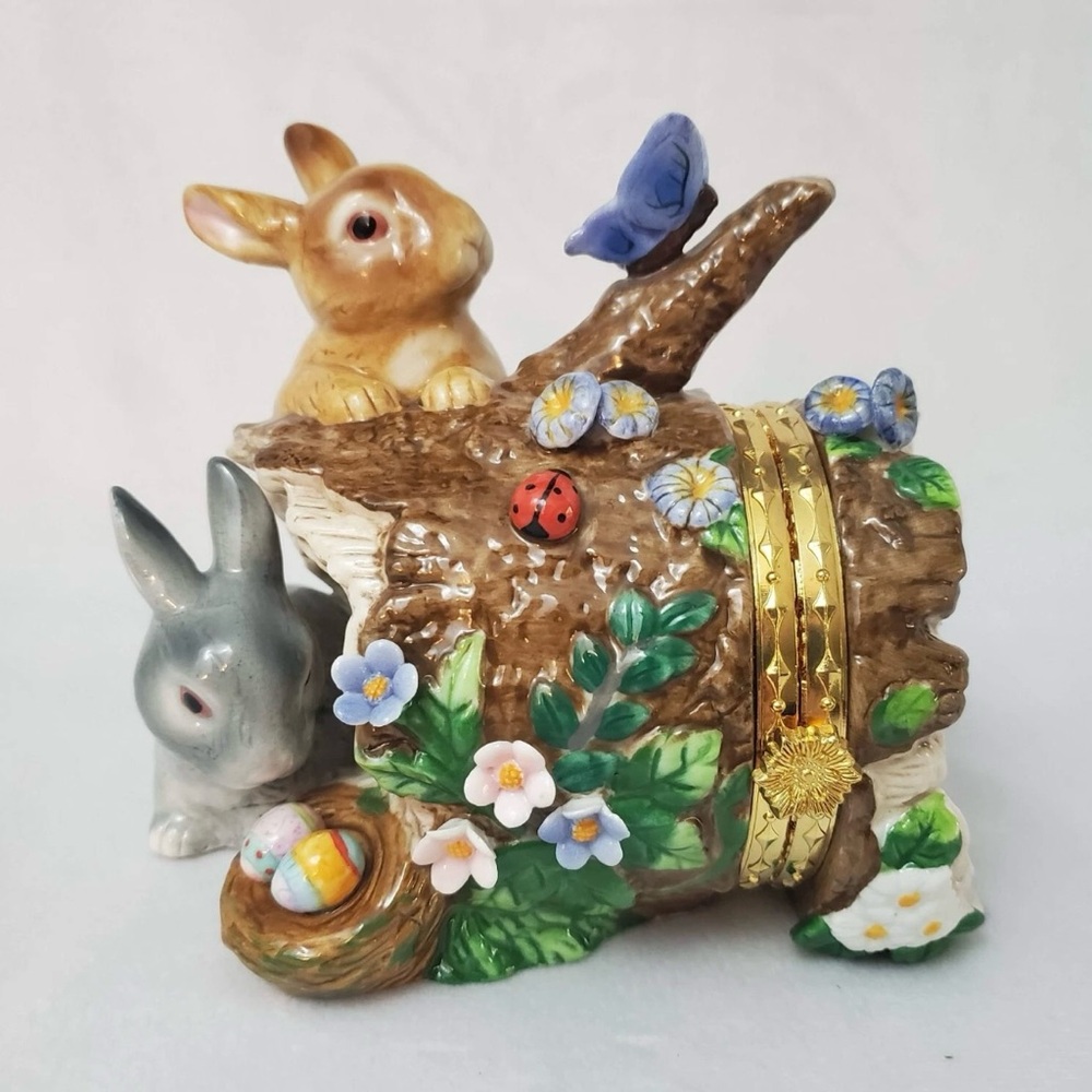 Vintage CWC porcelain  detailed Easter Bunny Log Hinged Trinket Box